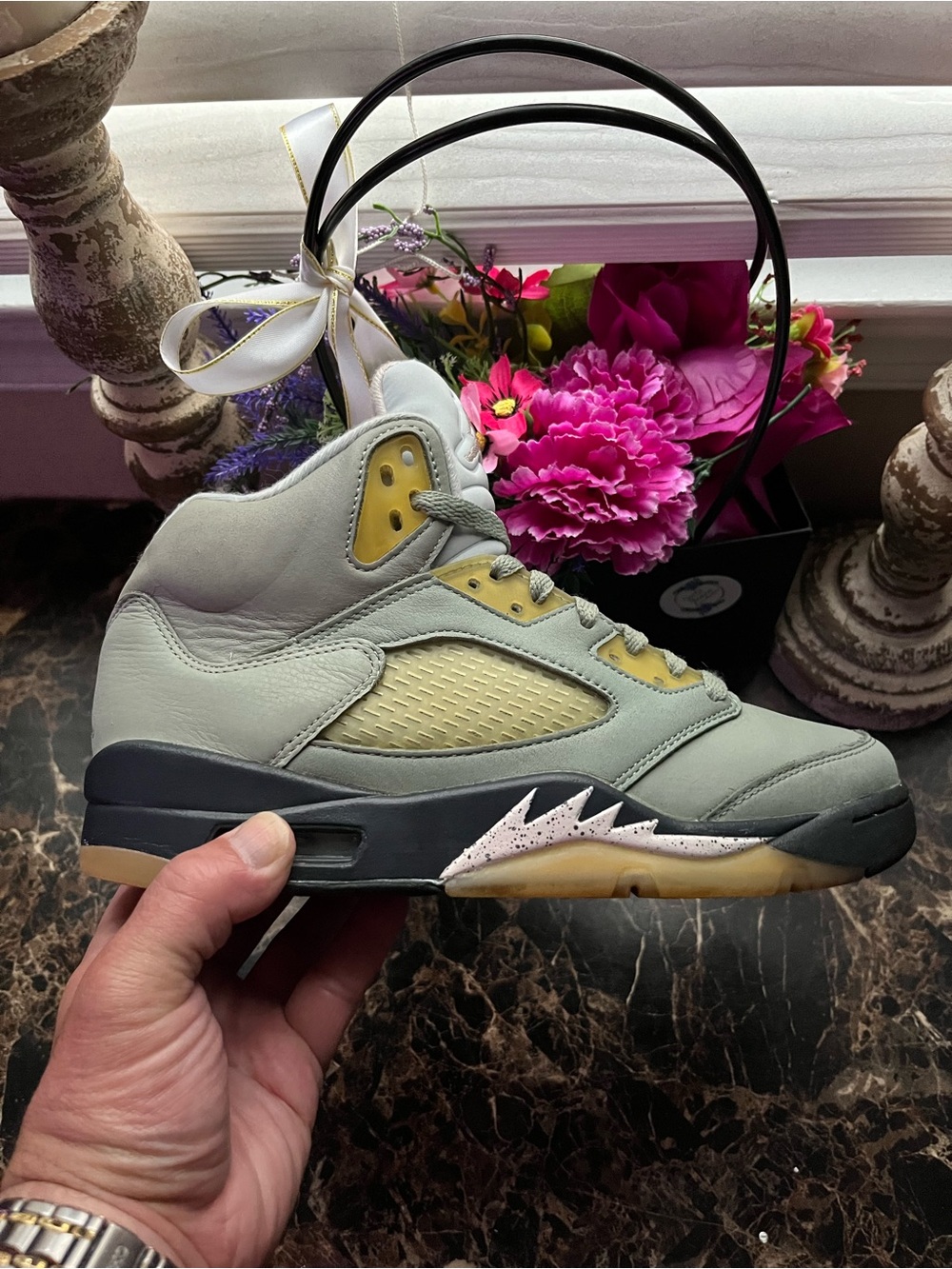 Jordan 5 Retro
Streetwear/Lifestyle Shoes
Size 7.5 Men-9 Women
Jade